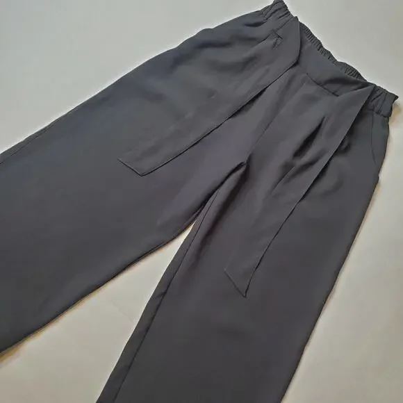 Lululemon Women's Size 6 Noir Wide Leg Crop Black W6AYAS - Picture 1 of 7